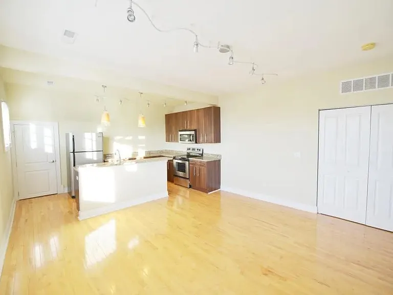 1520 S Grand Blvd — Photo 8