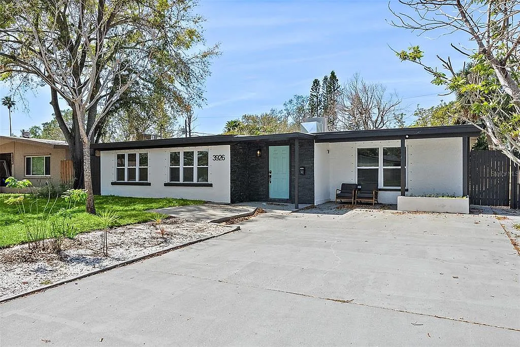 4 bed, 2.0 bath, 2390 sqft, $3,900 — Photo 1