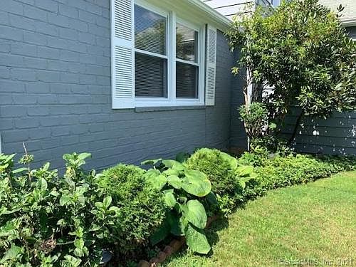 3rd image of 55 Greenlawn Dr #55