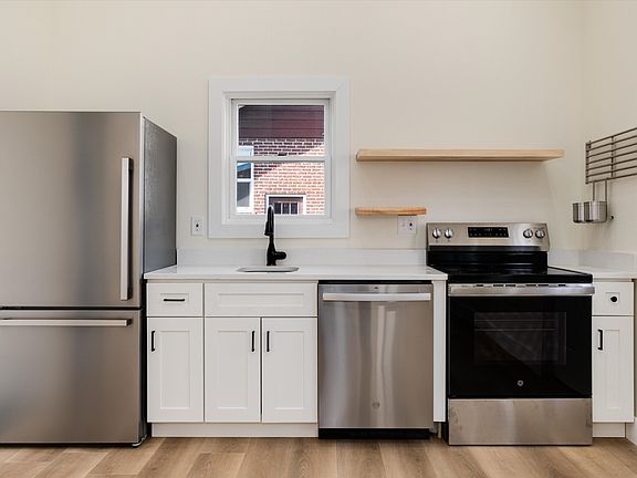5th image of 440 N Pennsylvania St #2