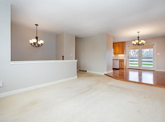 3rd image of 306 Hill Ct