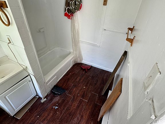 4th image of 3 Park Ave APT 2