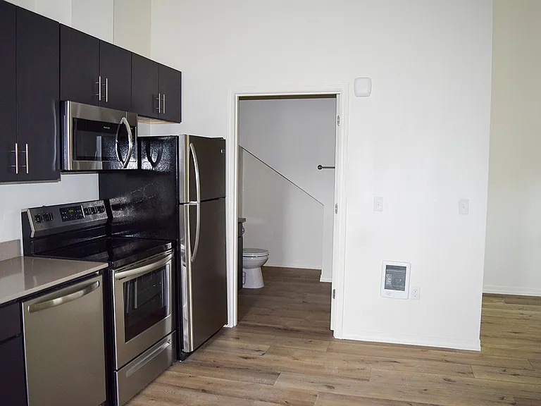 5120 N Lombard St — Photo 32
