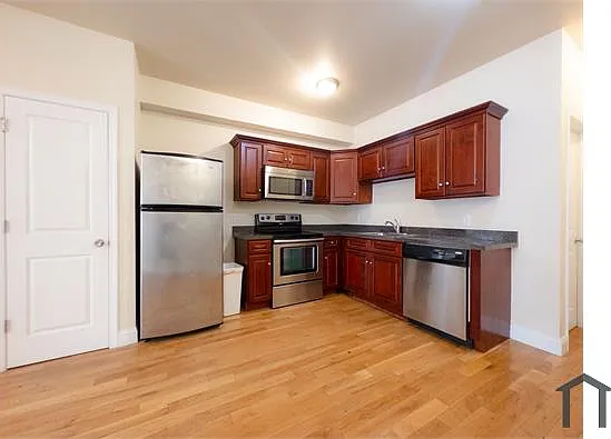 4 bed, 1900 sqft, $2,000 — Photo 4
