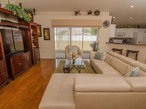 3rd image of 7919 Oak Run Cir