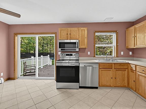 4th image of 305 Wren St