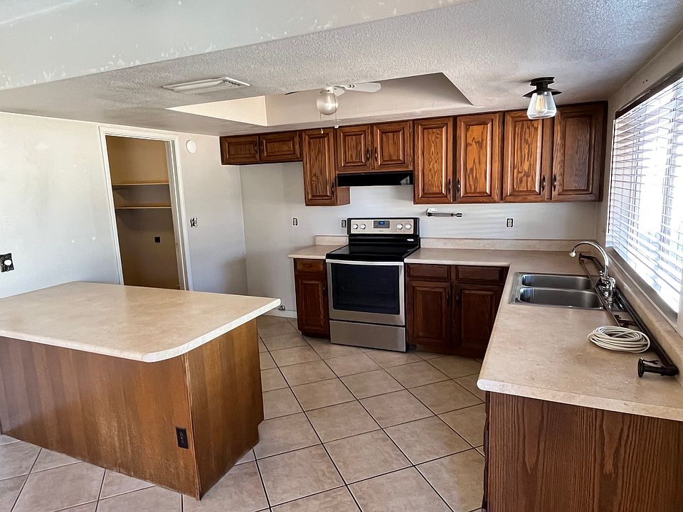 1st image of 5018 E Larkspur Dr