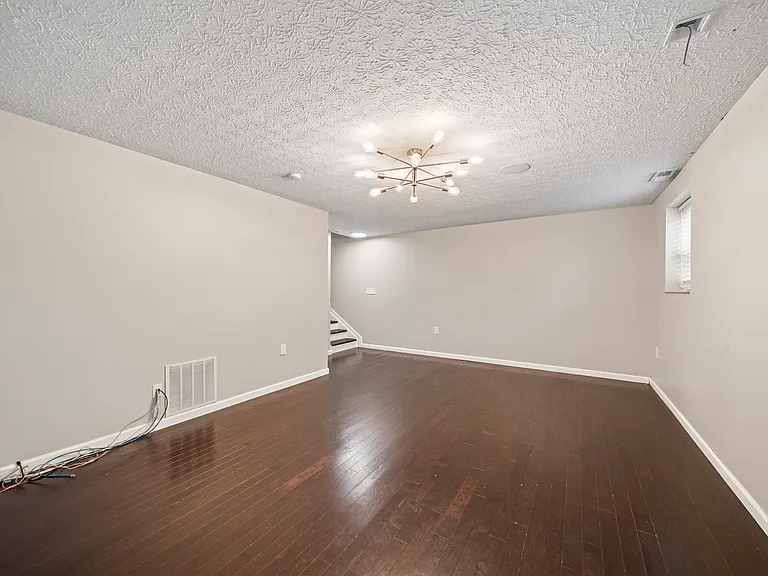 1300 Faunsdale Dr — Photo 33