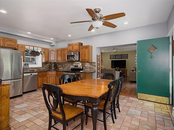 3rd image of 140 Nardin Road