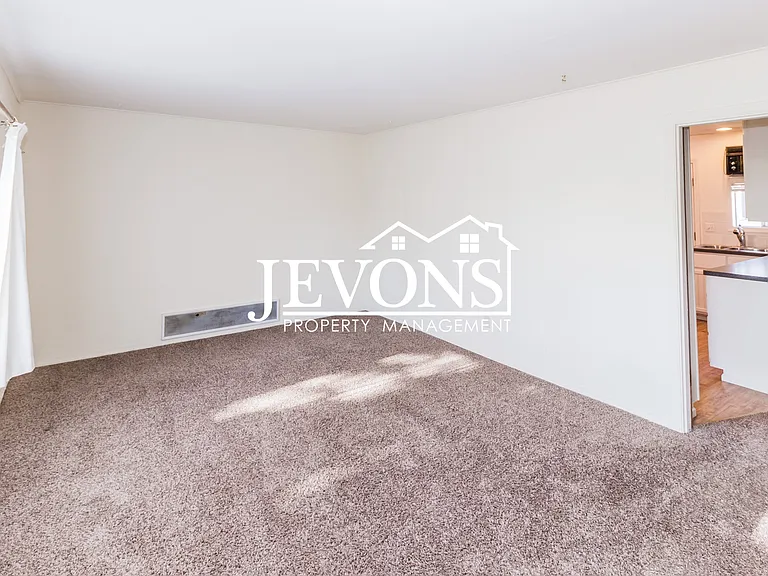 913 N 16th Ave — Photo 6