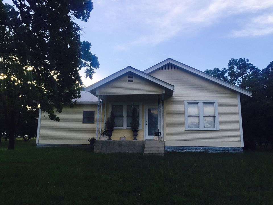 Country Cottage on acreage 