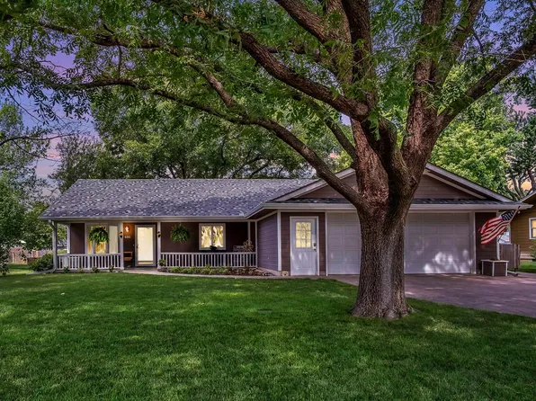 421 N Streeter Ave, Hesston, KS 67062