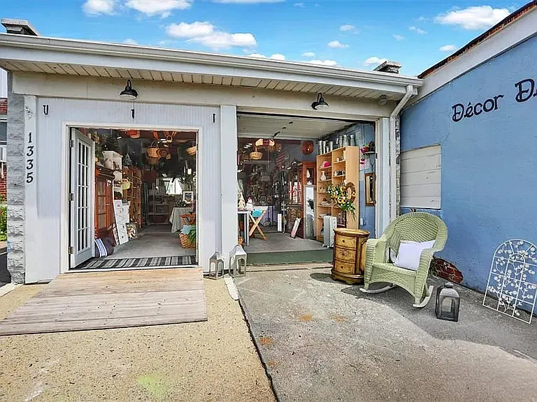 Studio, 1200 sqft, $1,600 — Photo 3