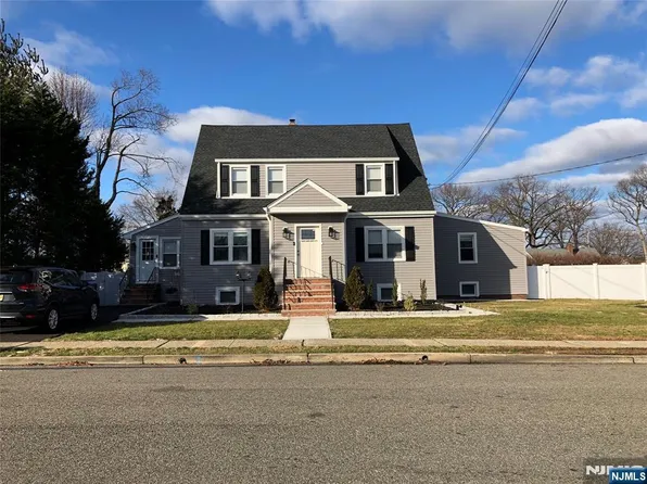 373 Floral Ln, Saddle Brook, NJ 07663