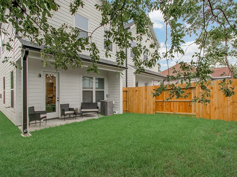 1616 Benson St — Photo 34