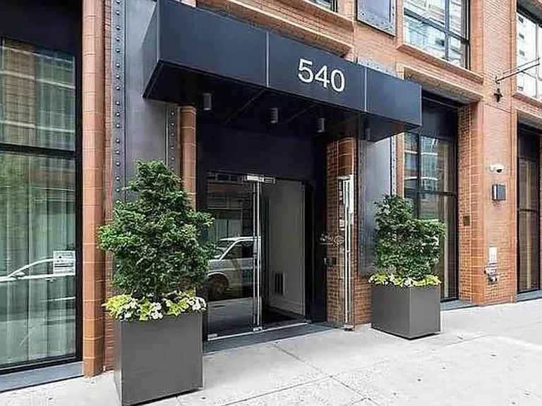 540 W 28th St #7C — Photo 15