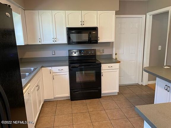 5th image of 2379 Moody Ave