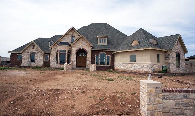 1st image of 25 Royal Manor Dr