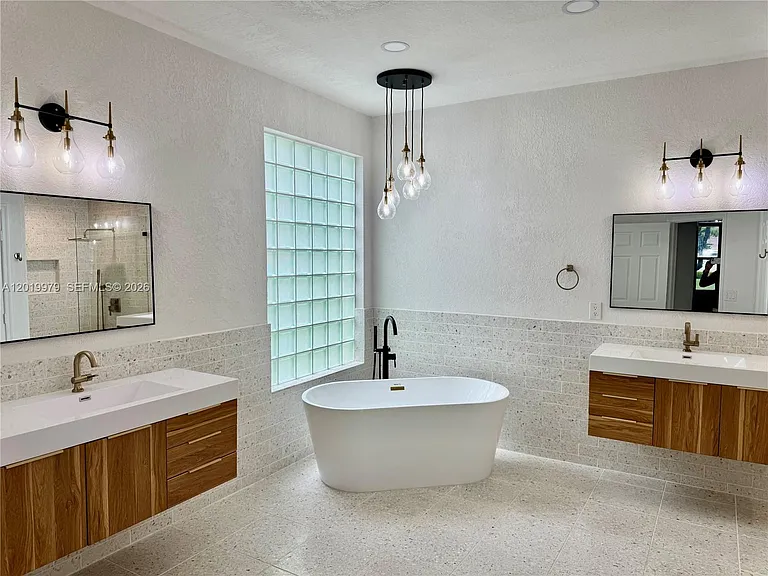 2525 Bay Pointe Ct — Photo 17