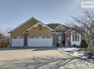 915 Trailway Dr, Raymore, MO 64083