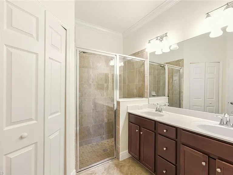 2080 Wellington St — Photo 13