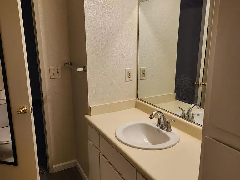 2339 Ferry St — Photo 12