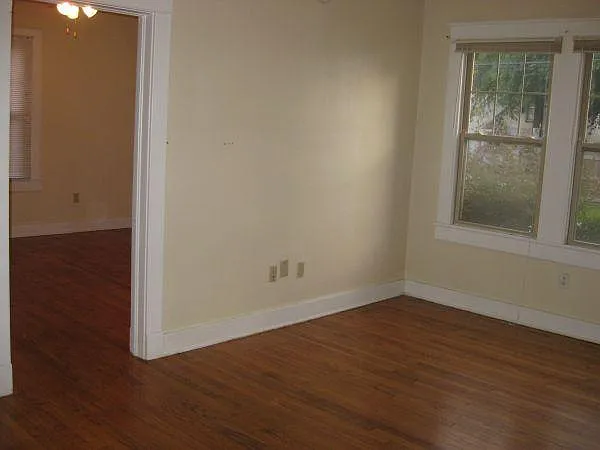 160 E State St — Photo 4