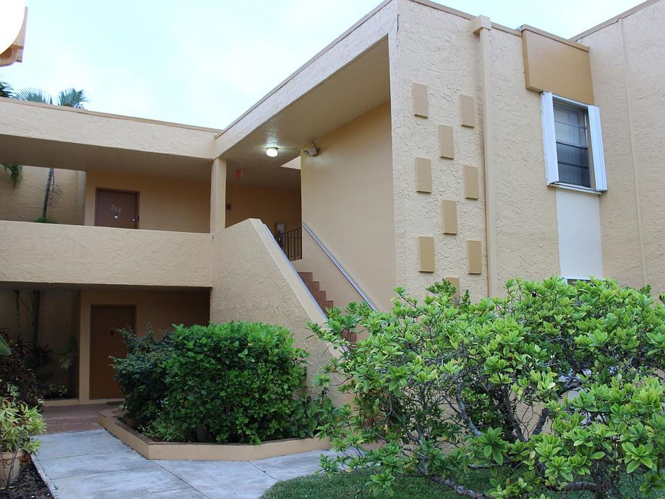 1st image of 9320 W Flagler St APT 101