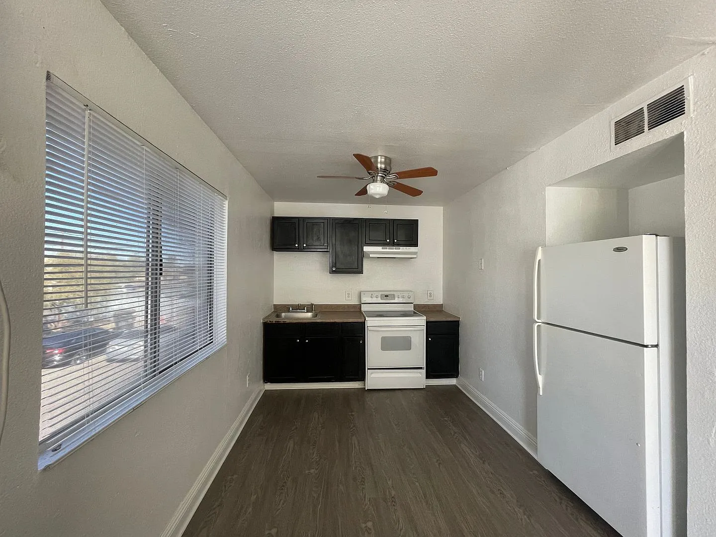 903 N 30th St Unit D Phoenix AZ 85008 — Photo 1