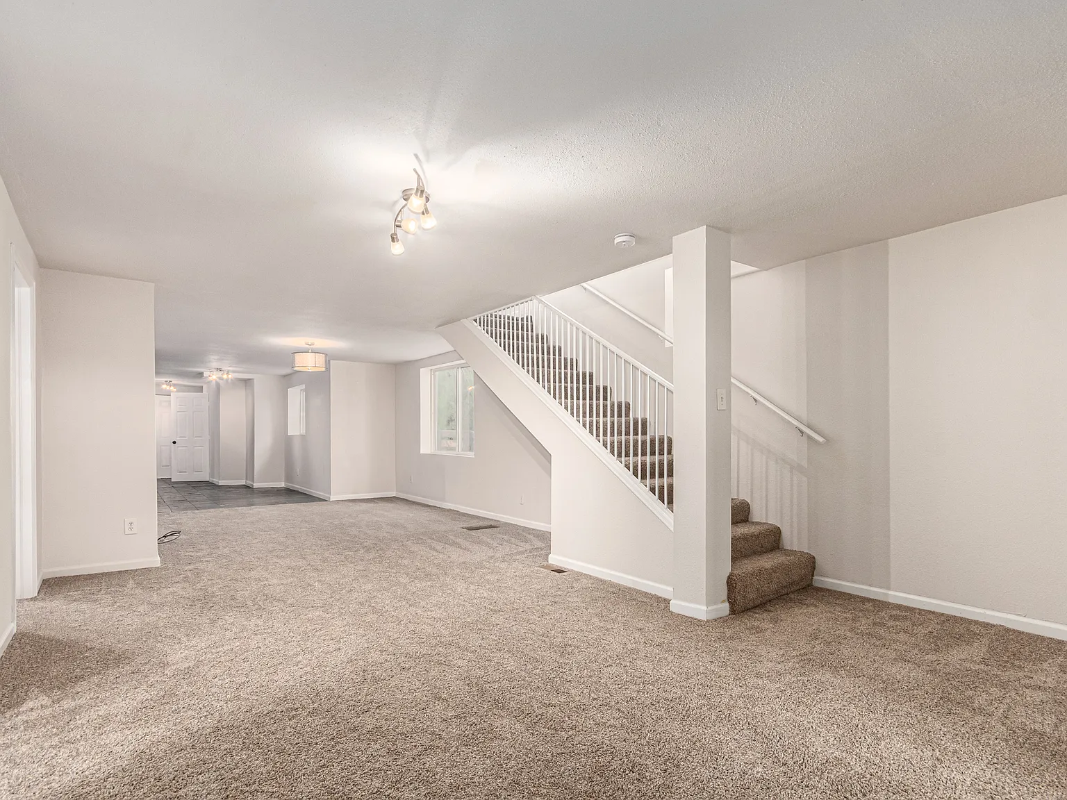 5 bed, 2586 sqft, $3,350 — Photo 4