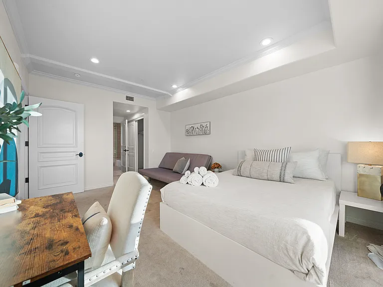 1598 Long Beach Blvd — Photo 11