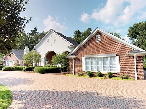 2nd image of 3026 Valley View Dr