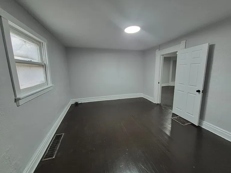 305 N Pershing Dr — Photo 5