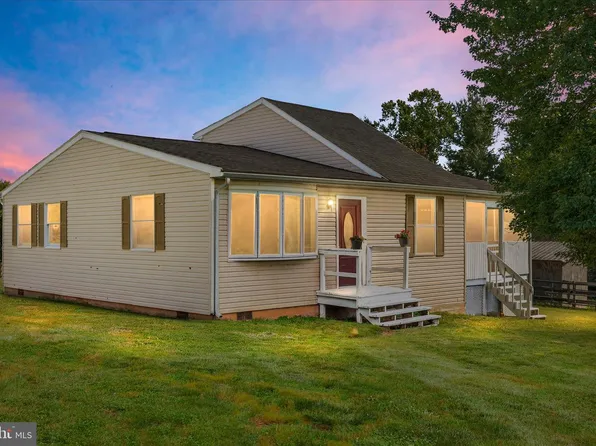 82 Pond Rd, Charles Town, WV 25414