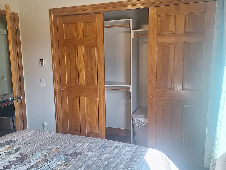 Middle bedroom oversize closet.