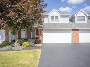 5462 Village Station Cir, Williamsville, NY 14221