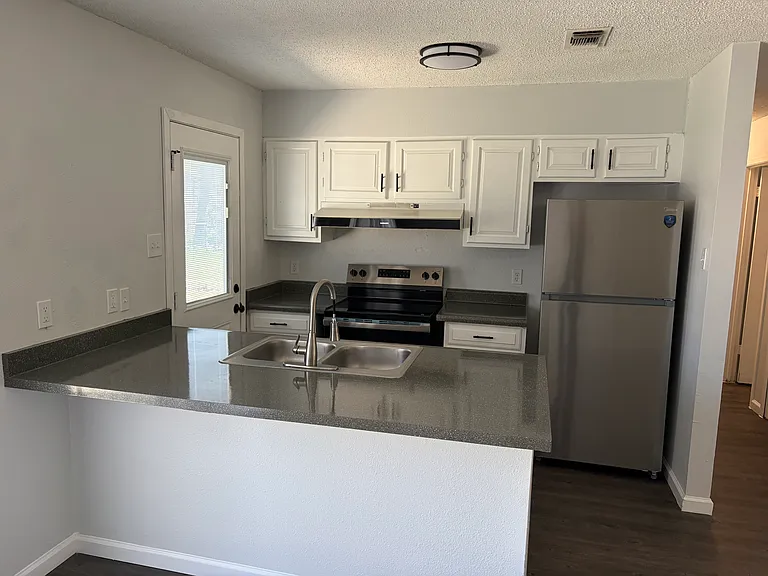 3602 Bremen St — Photo 5