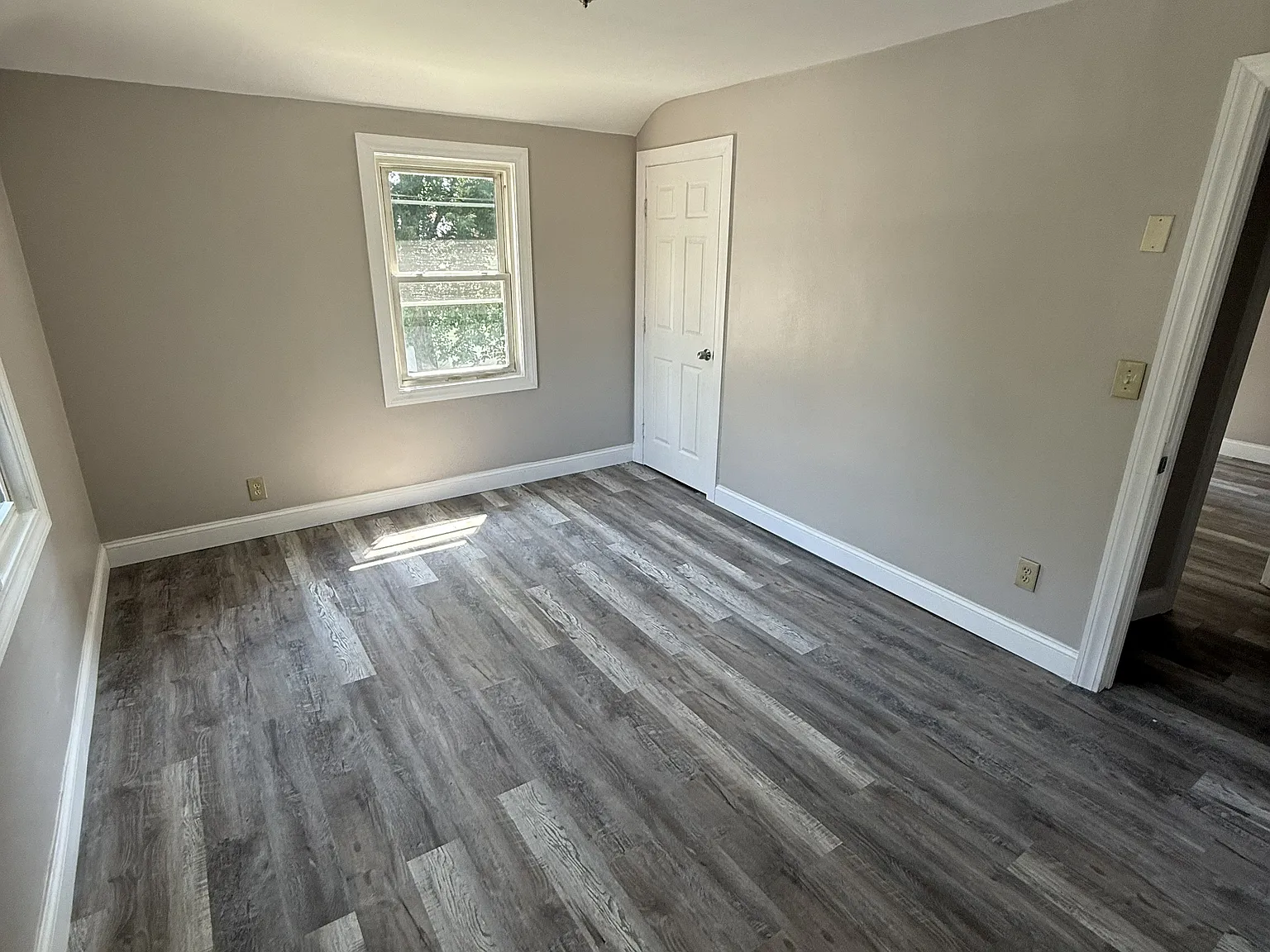 2 bed, 900 sqft, $2,200 — Photo 4