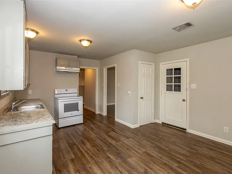 4710 El Paso St — Photo 15