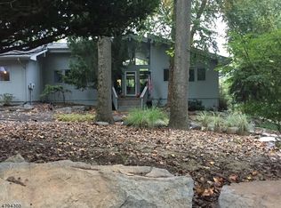 317 Jessamine Ln, Stewartsville, NJ 08886