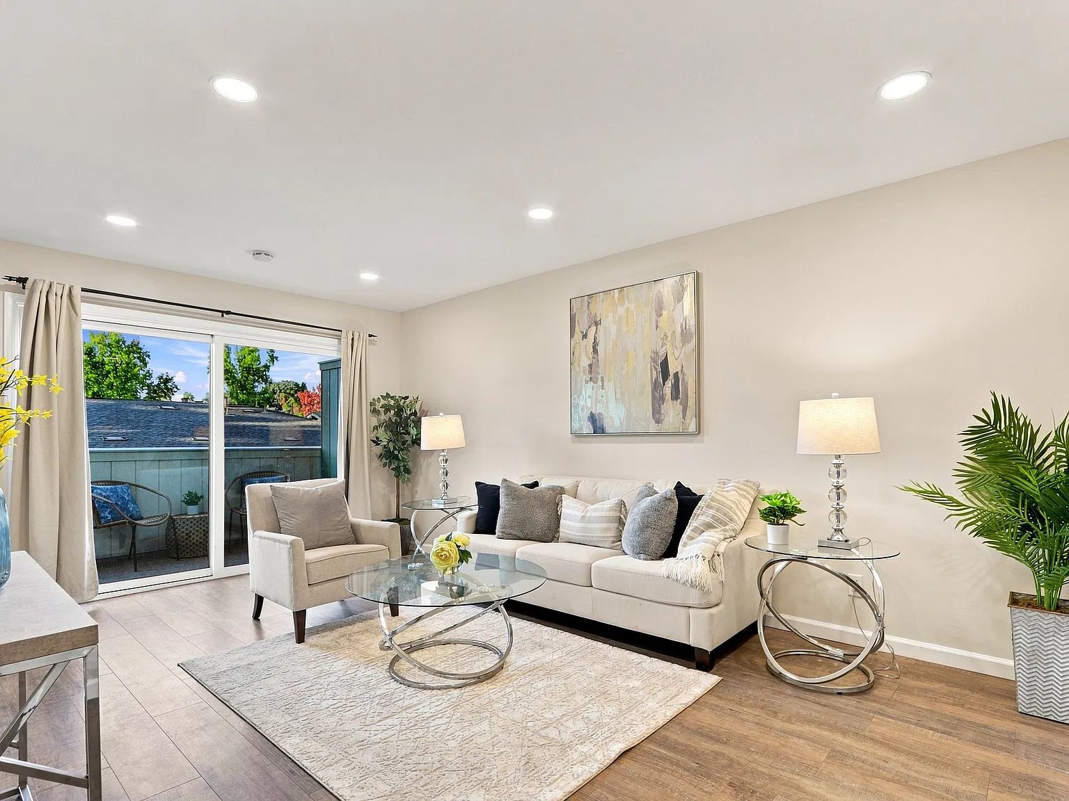 2 bed, 1.5 bath, 1050 sqft, $3,400 — Photo 2