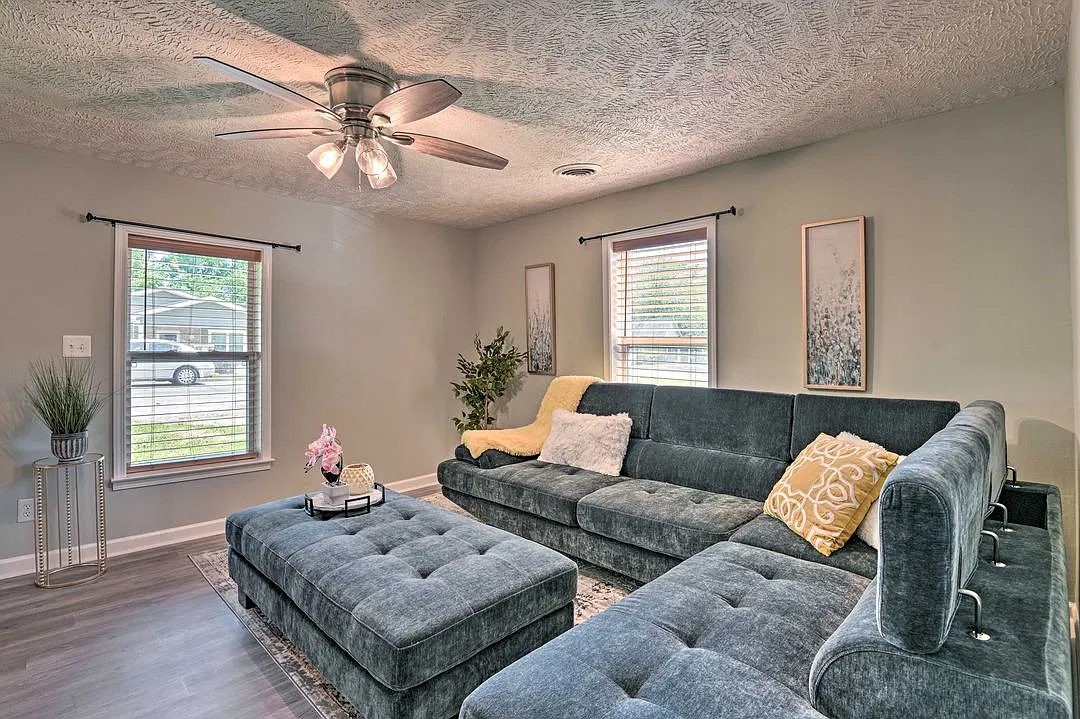 3 bed, 1.5 bath, 1024 sqft, $3,200 — Photo 3