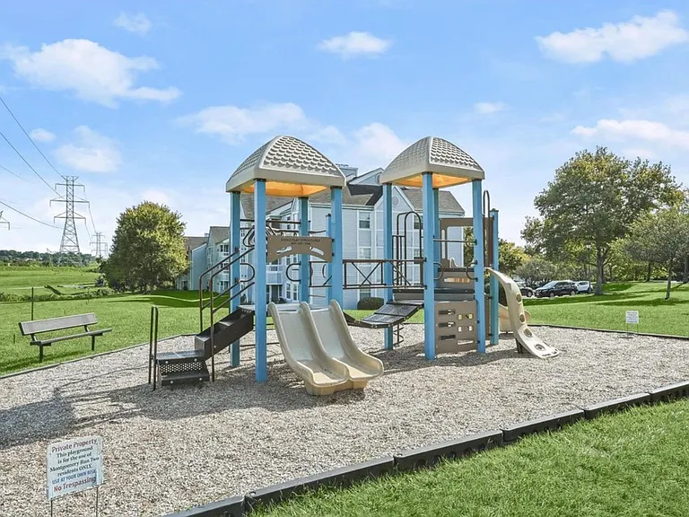 8354 Montgomery Run Rd #D — Photo 16
