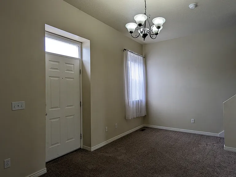 324 E Yellow Feather Dr — Photo 8