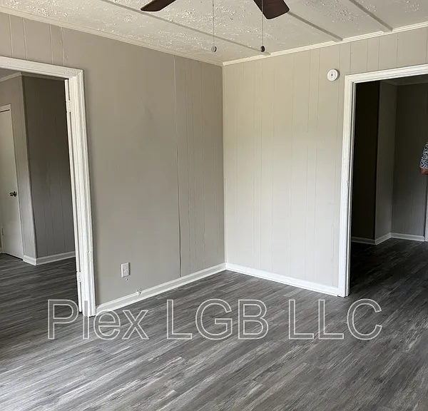 100 Oak Ln — Photo 9