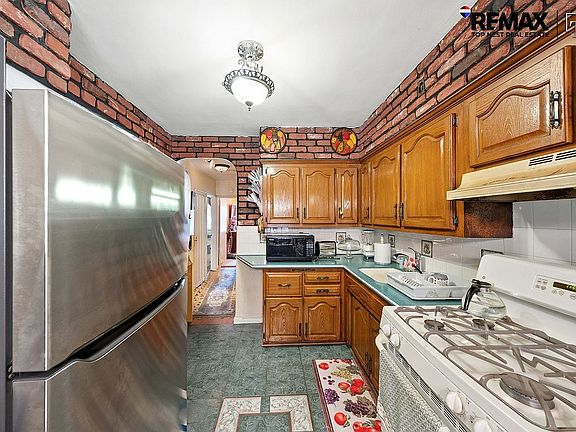4th image of 1226 E 51st St