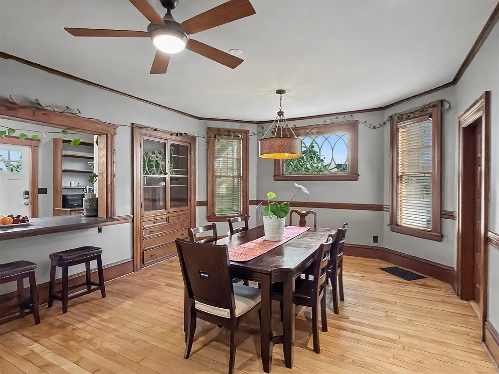 5 bed, 3309 sqft, $1,000 — Photo 3