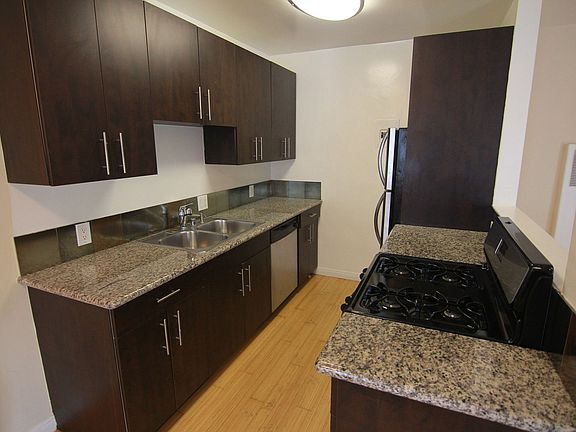 3rd image of 924 Hancock Ave APT 4