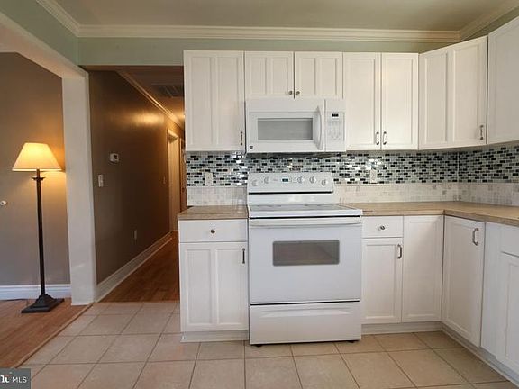 4th image of 13922 Greenfield Ave