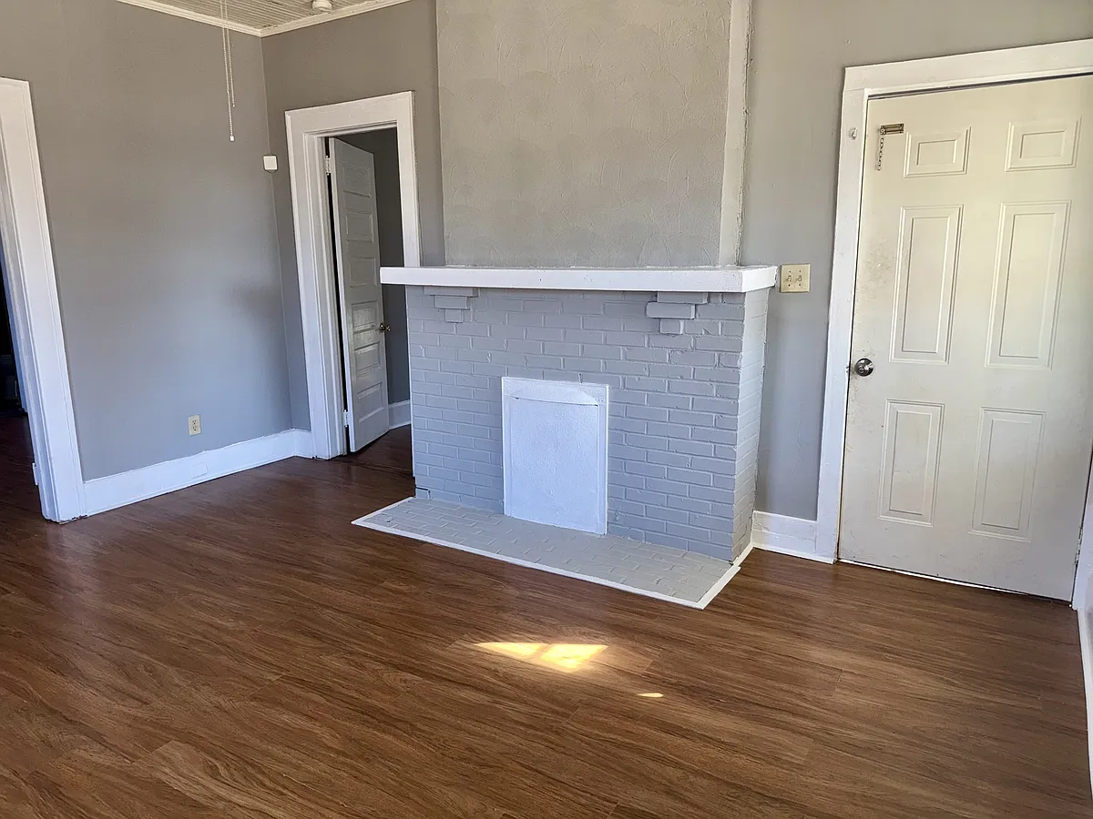 Building Photo - 115 W Tinsley St #B